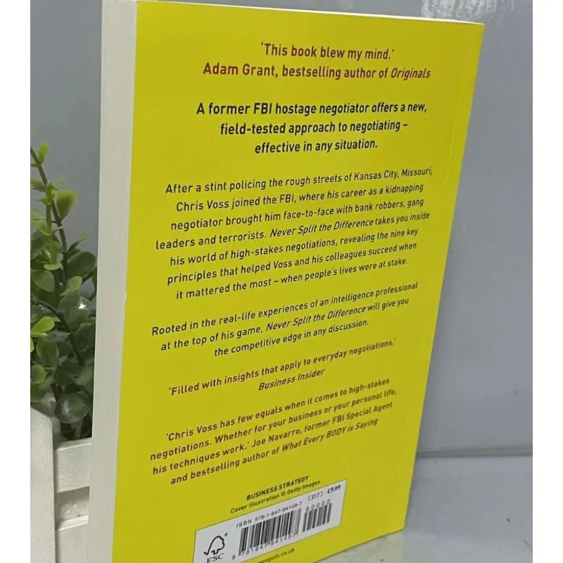 "Never Split the Difference" by Chris Voss:Negotiation, Emotional Intelligence&Communication Skills for Adults (English Edition)