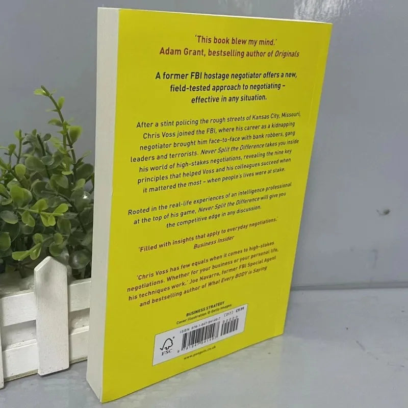 "Never Split the Difference" by Chris Voss:Negotiation, Emotional Intelligence&Communication Skills for Adults (English Edition)
